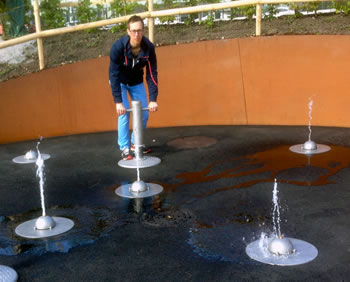 按壓式戲水噴水游樂(lè)設(shè)備