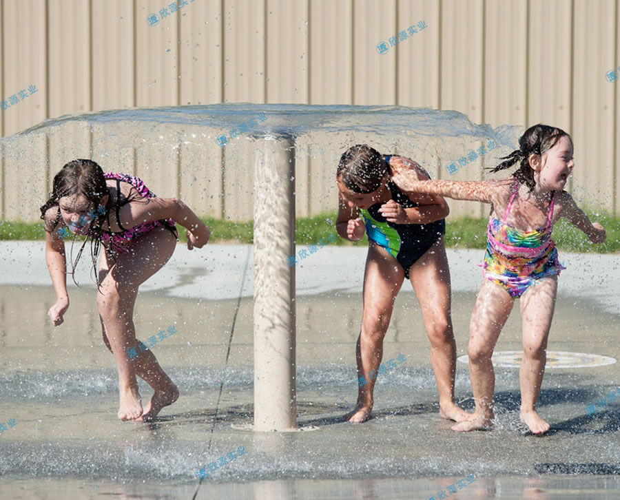 立柱灑水器戲水游樂設備