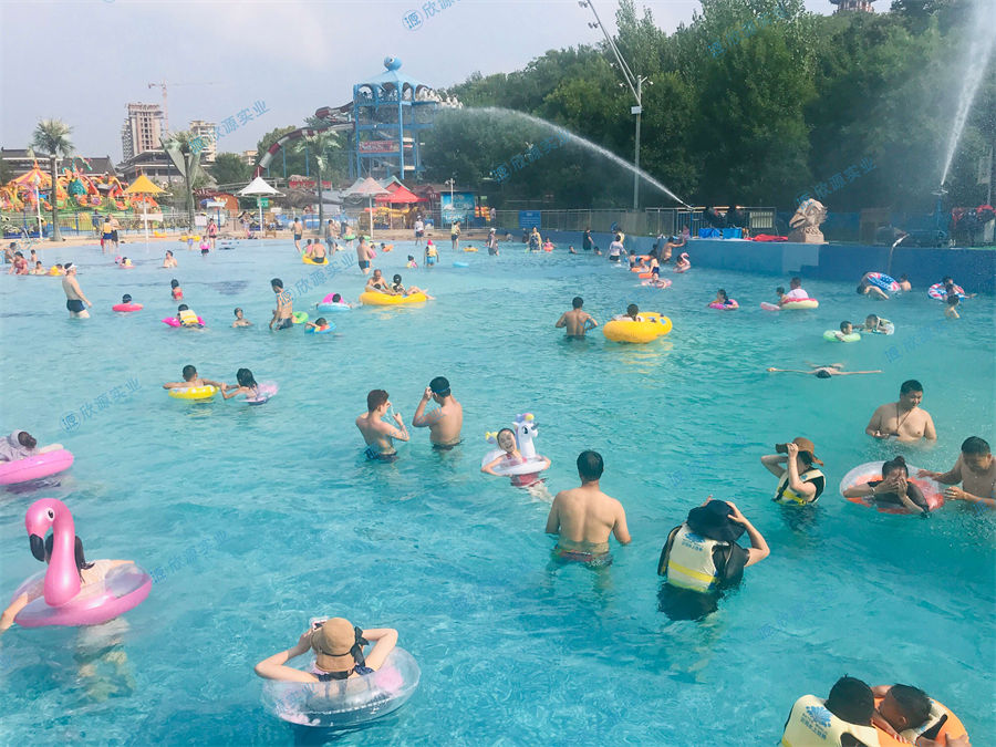 鼓風式人工造浪池