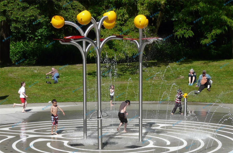 乘坐水上游樂設施一定要注意安全-7754