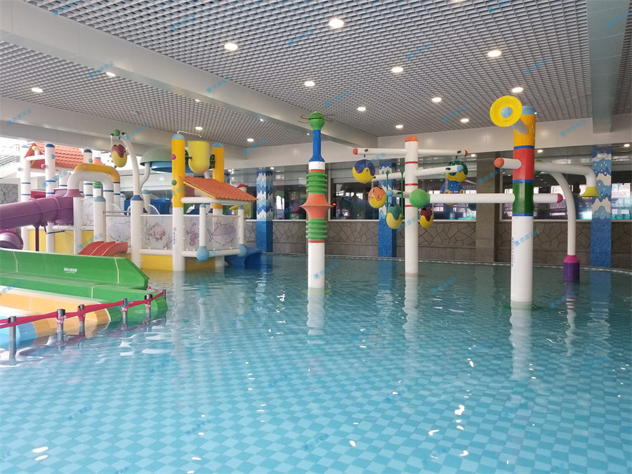 水上樂園設施的冬季玩樂