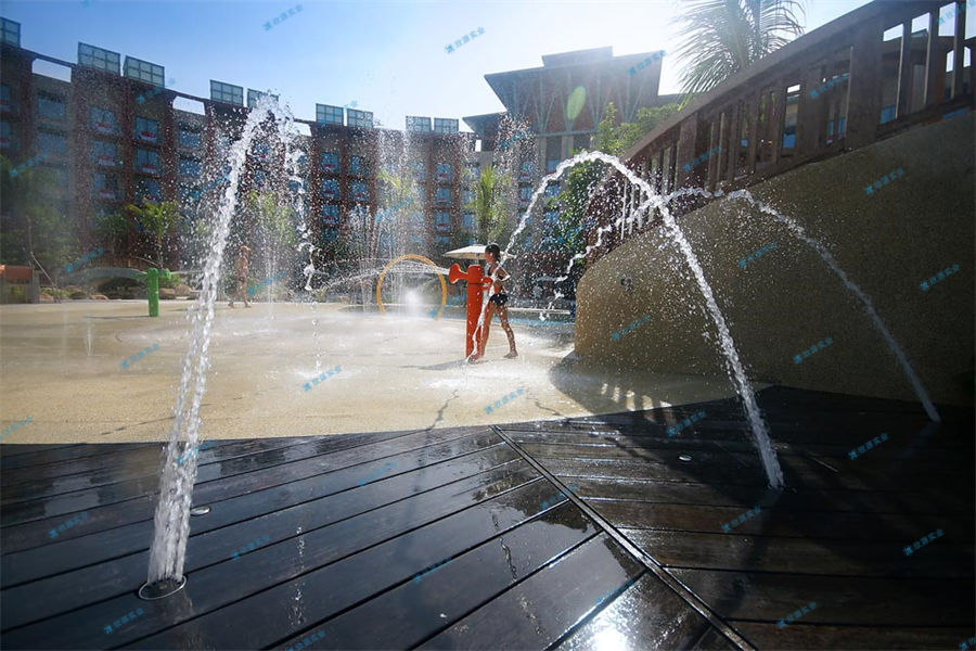 移動水上樂園給火熱夏日帶來福音-7507