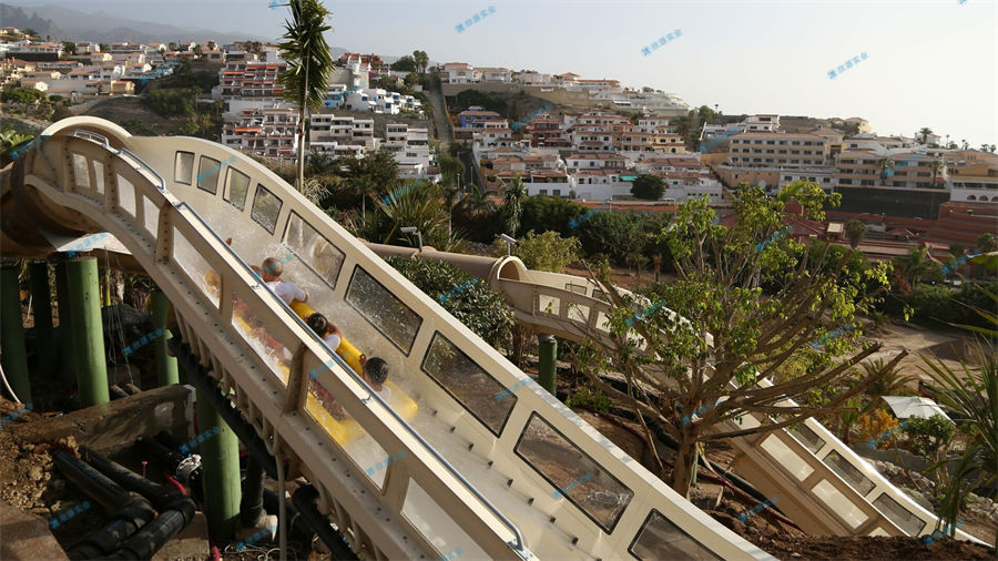 水上游樂(lè)設(shè)施水滑梯帶來(lái)奇妙的體驗(yàn)