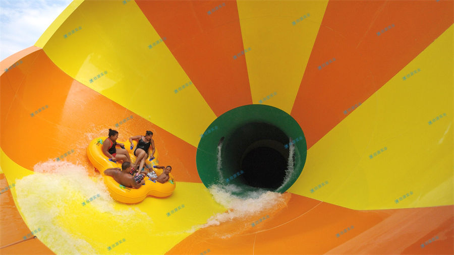 大型水上游樂設備充氣玩具優勢特點