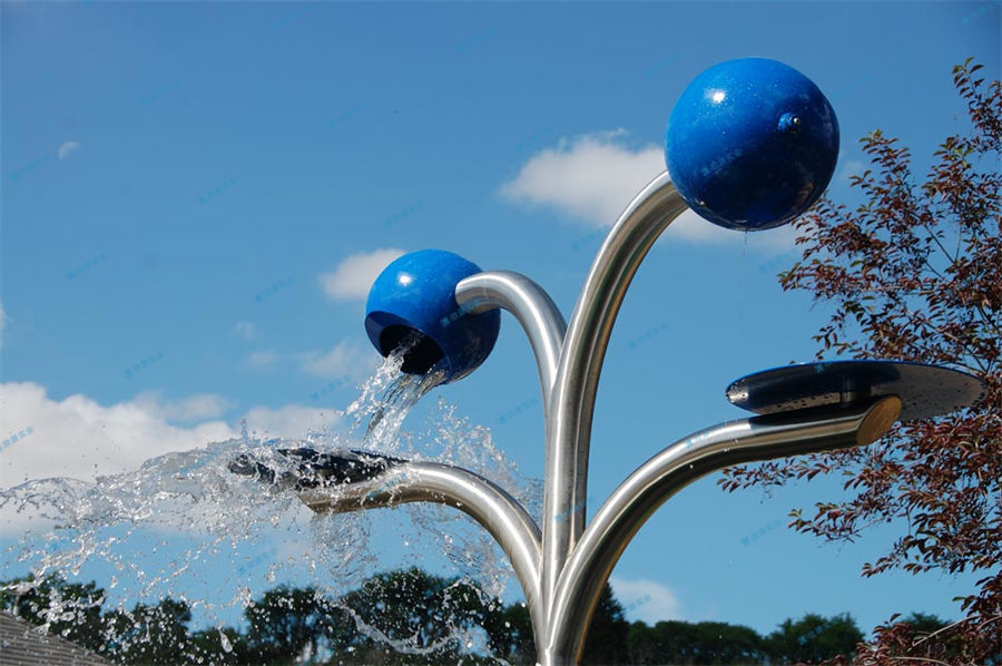 兒童水上滑梯屬于綜合型運動器械